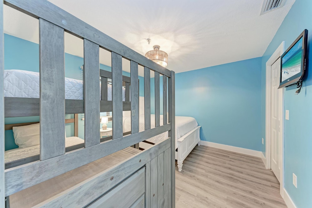 Anna Maria Island Beach Sands 202-private Beach Access-heated Pool