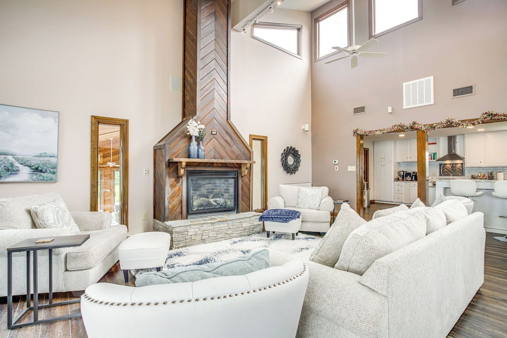 On-site Boat Dock: Queenstown Home w/ Pool & Yard!