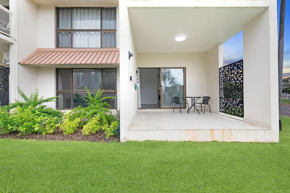 Zen Coastal Hideaway Modern Hospital Beach