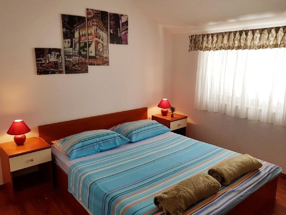 Mila - 2 Bedrooms and Free Parking - A4 view 4