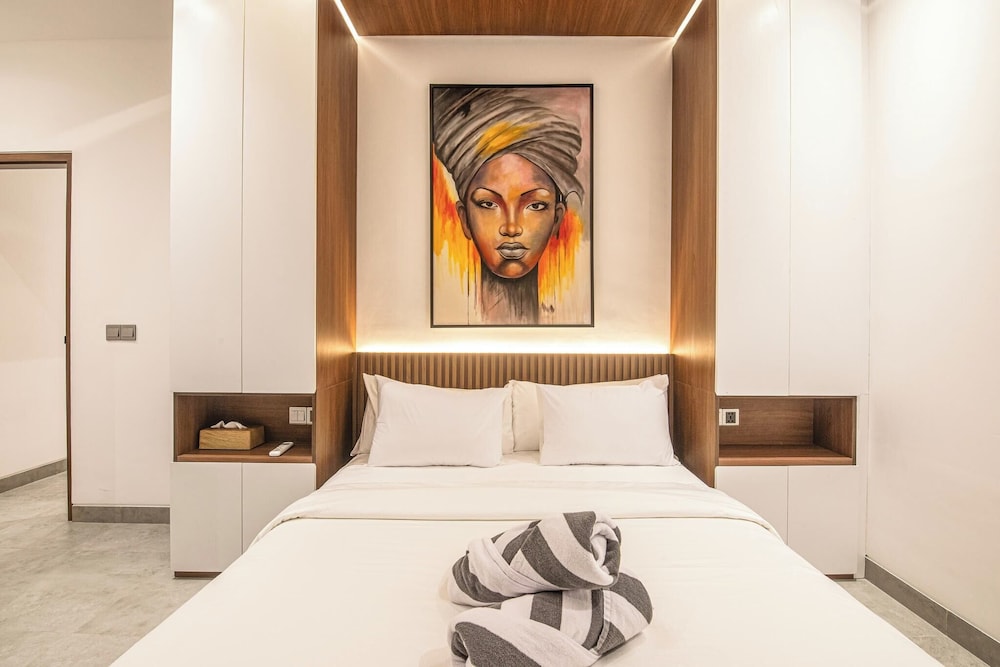 Tropical Elegance 5BR Canggu Villa Near Beach