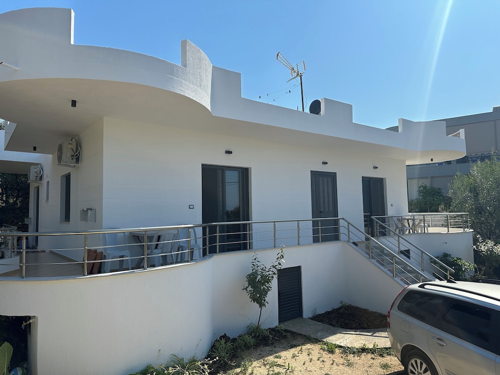 Apartments Meleqi