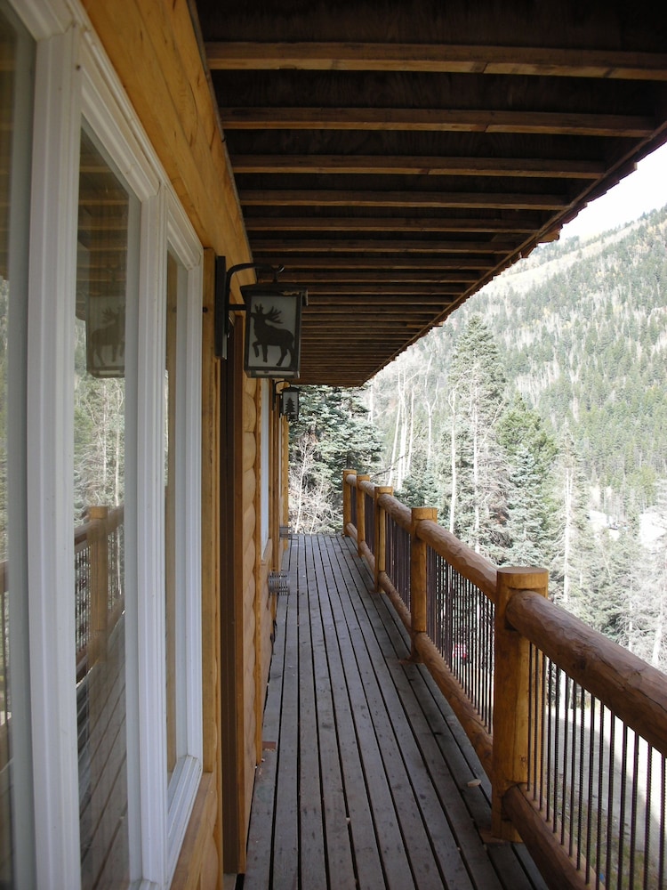 Snow Bear Inn