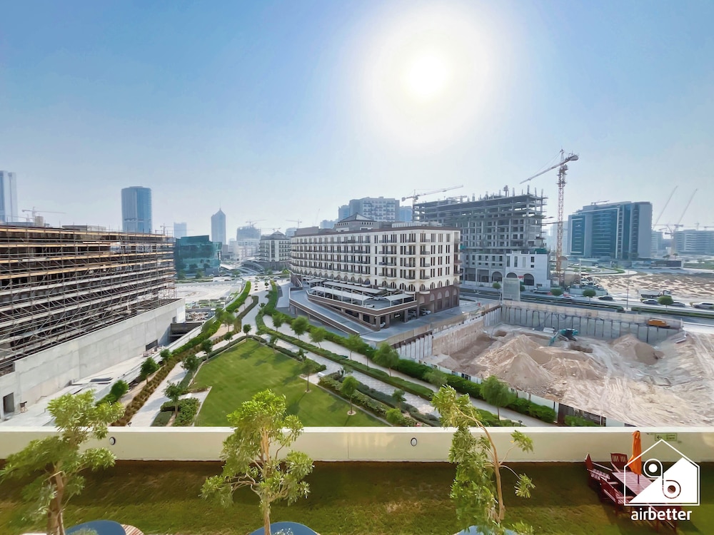 Jewelz Luxury 2BR Balcony, Pool & Garden Views