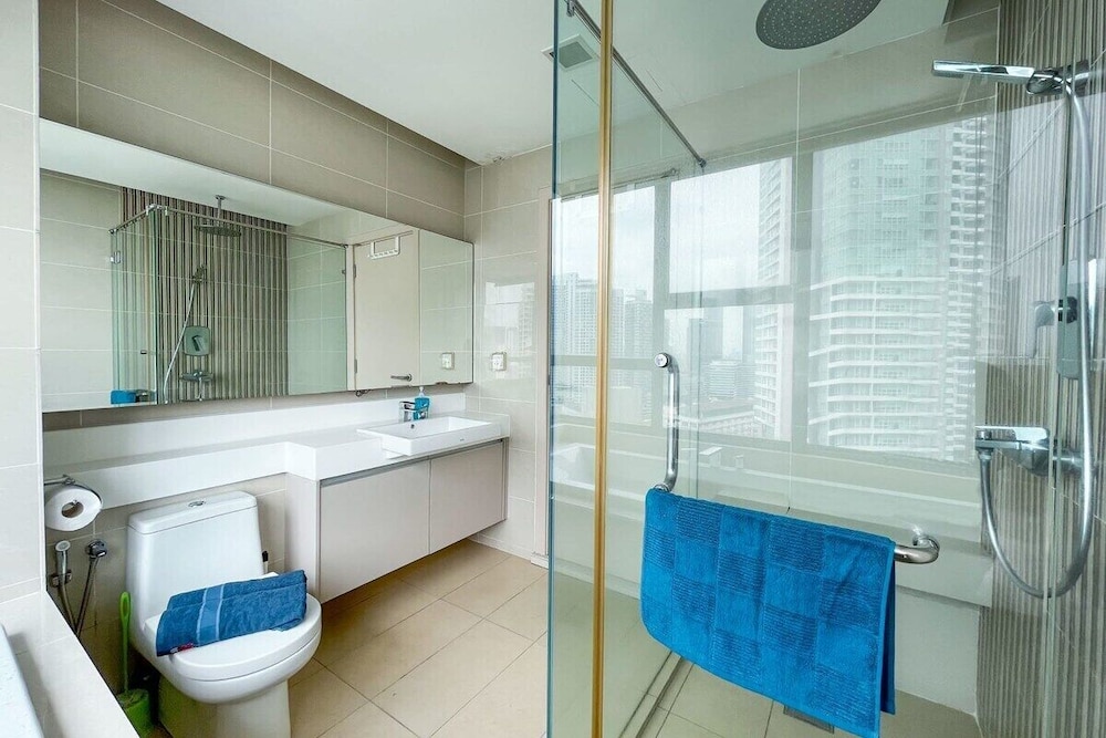 Modern High Floor 3BR Apt Bathtub Bkt Bintang