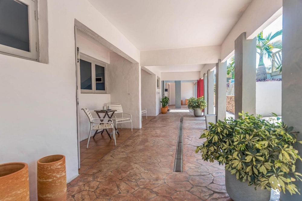 Amazing 2BR 1BA w Pool Close to the Beach BBQ