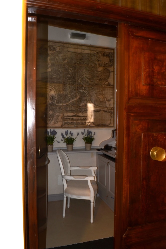 Rome Frattina 27