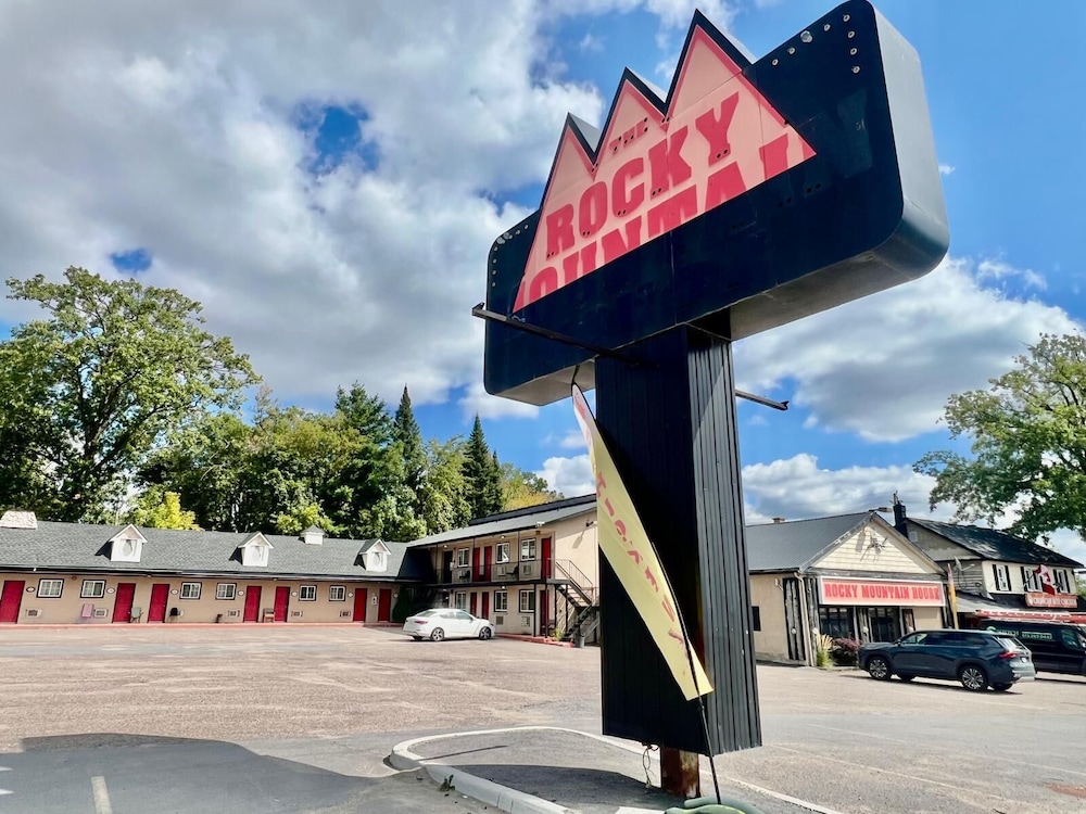 Rocky Mountain Lodge & Suites