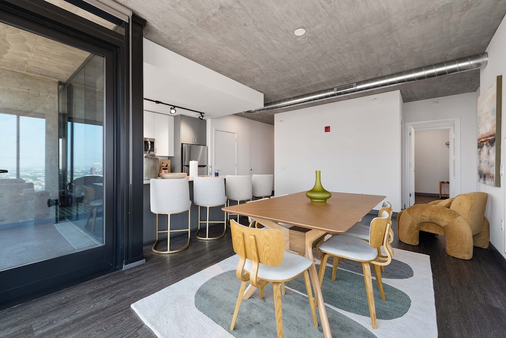 Cloud9 4apt in Building Fultonmkt The Cubist