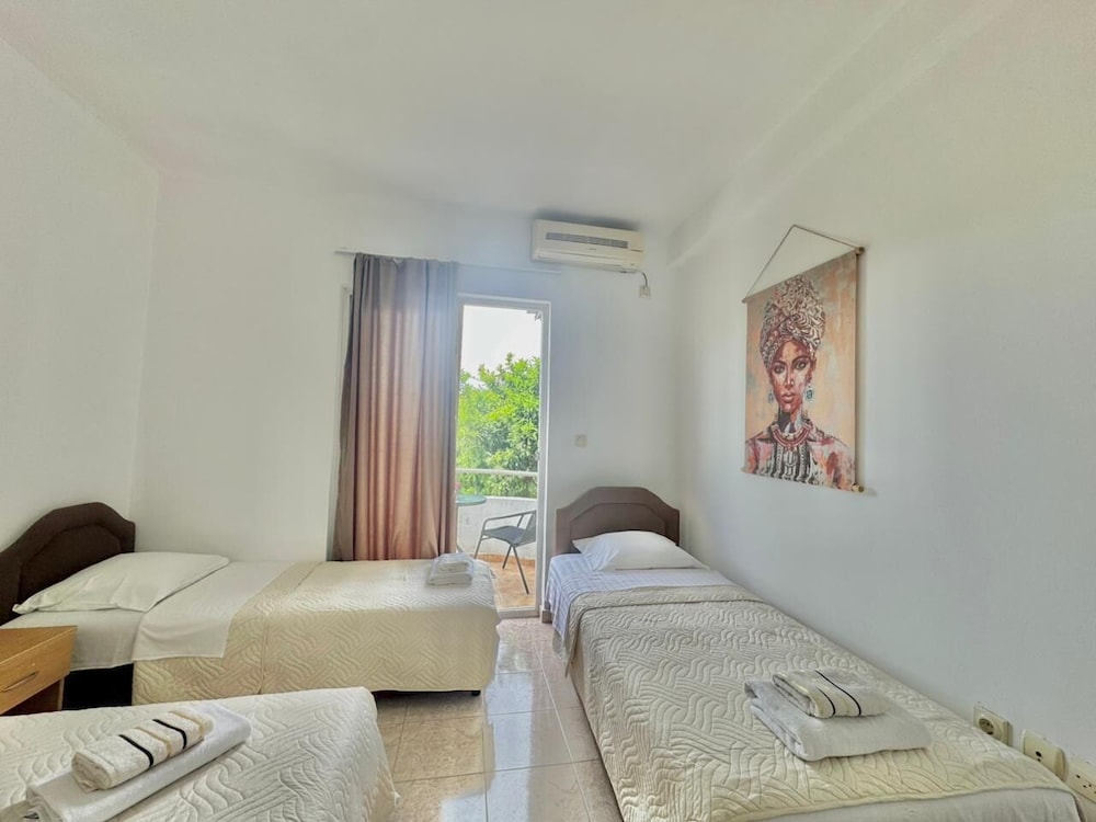 B&M Holiday Rooms