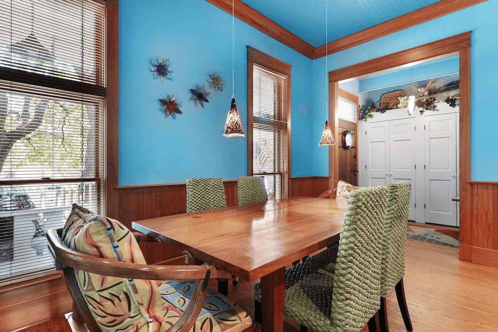 30A Grayt'n Greatful by Avantstay Charming Home+cottage, Walk to Western Lake