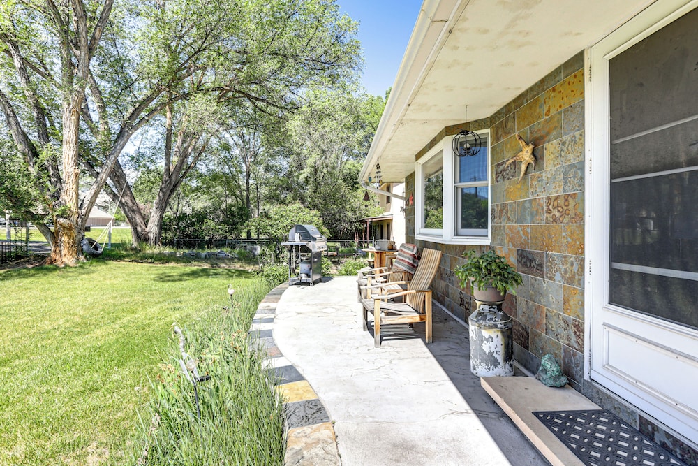 Walk to Main St: Carbondale Apt w/ Shared Patio