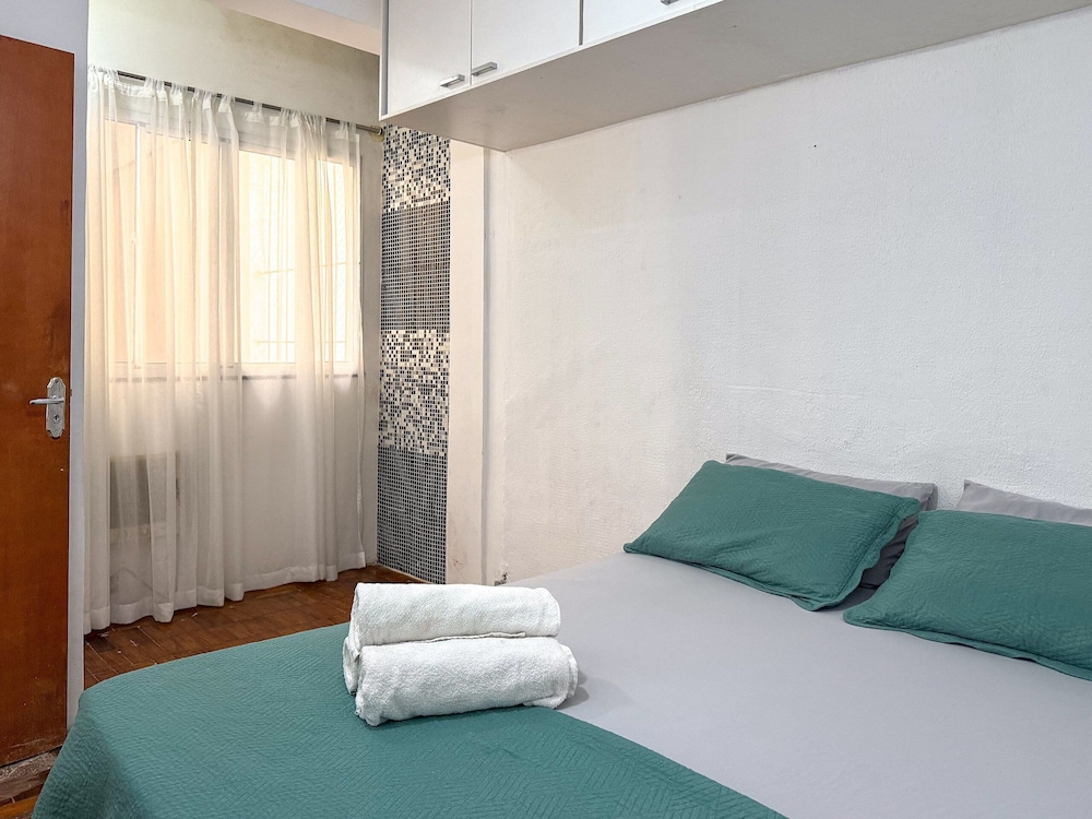 Spacious apartment on Copacabana beach