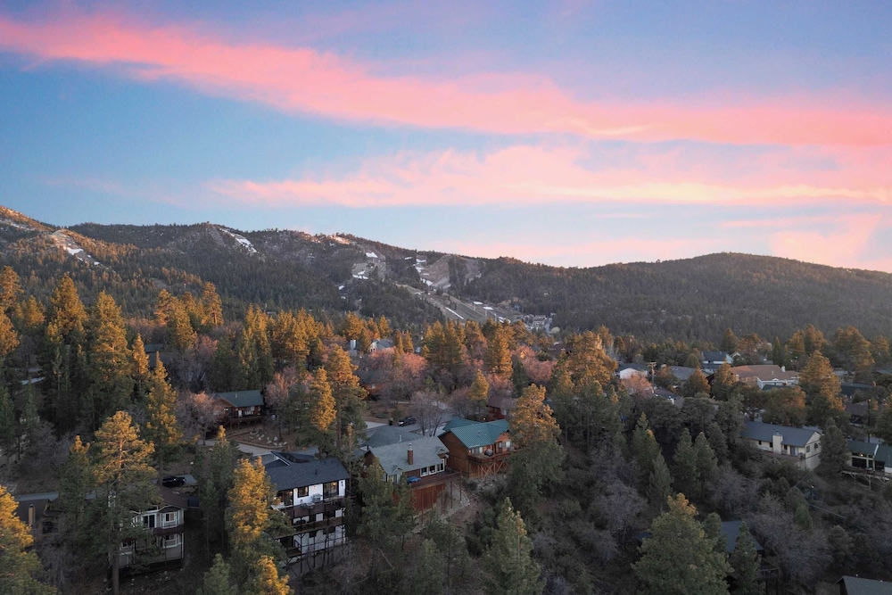Modern Lodge Near Lake, Village, & Snow Summit Game Room, Decks, Firepit, Views