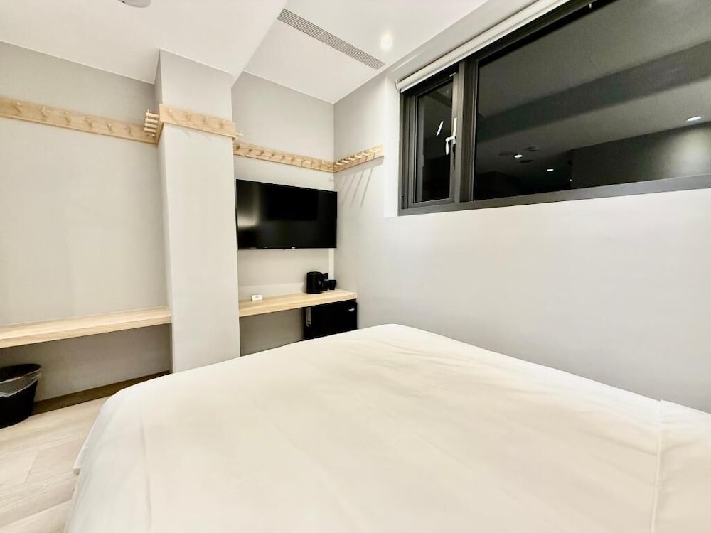 N2 Hotel