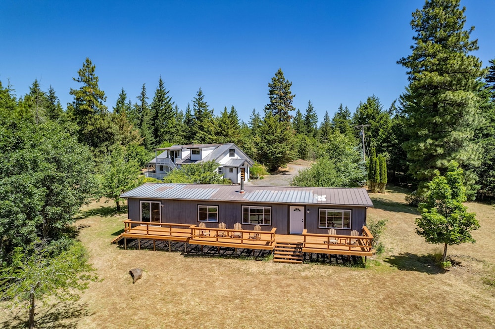 Orchard Haven Guest House 2 Bedroom Home by RedAwning