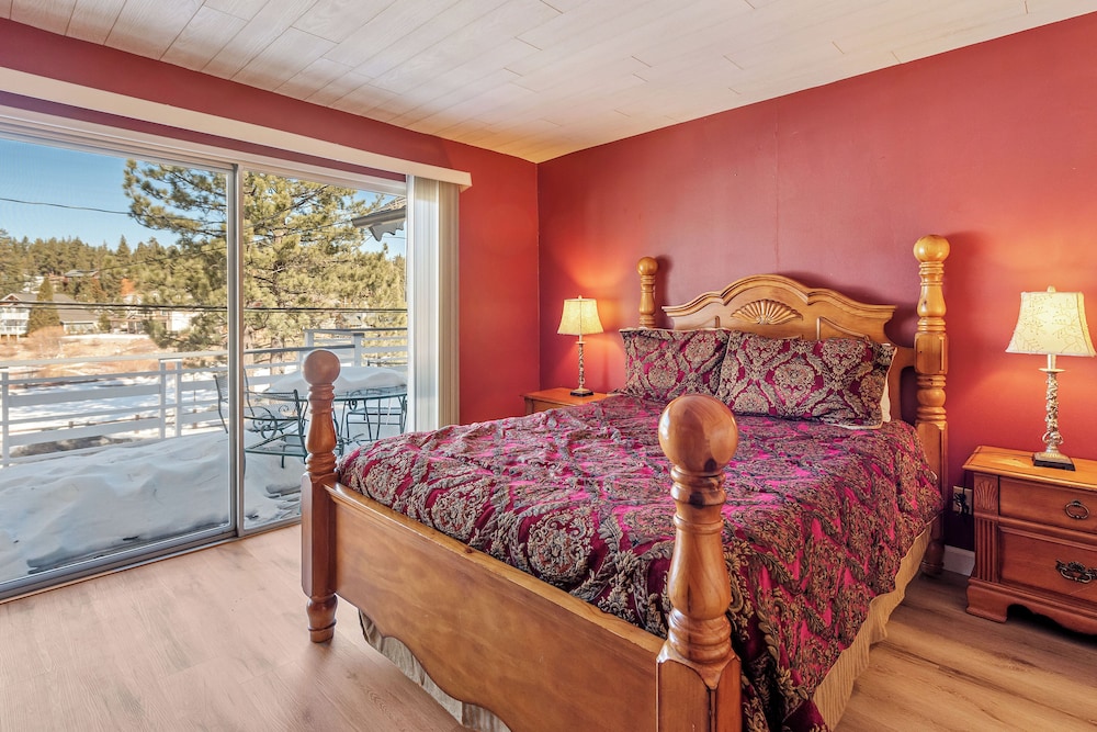 Boulder Bay Lakefront Getaway view 4