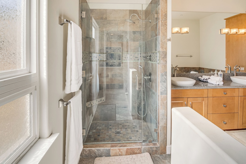 Home Close to Trails & Shopping in Thousand Oaks!
