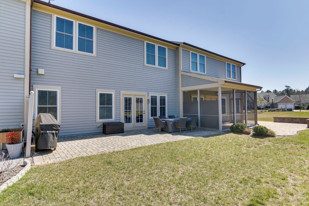 Shuttle to Beach: Ocean View Home w/ Patio