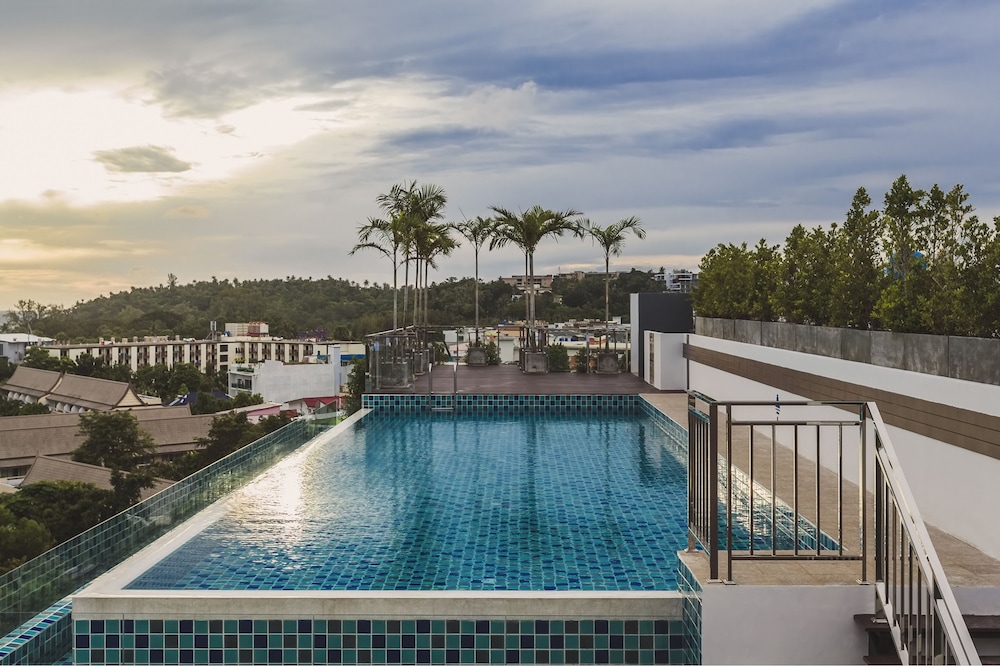 Condo in Kata in Ozone - A519