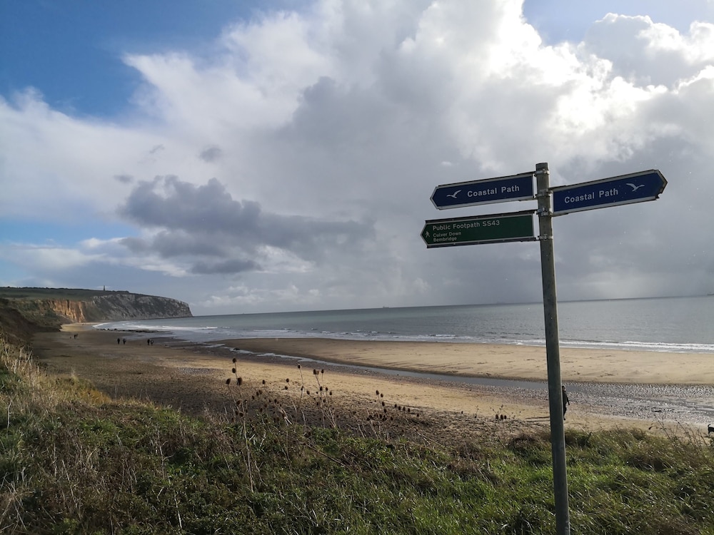 Sea Breeze Your Coastal Sanctuary in Sandown
