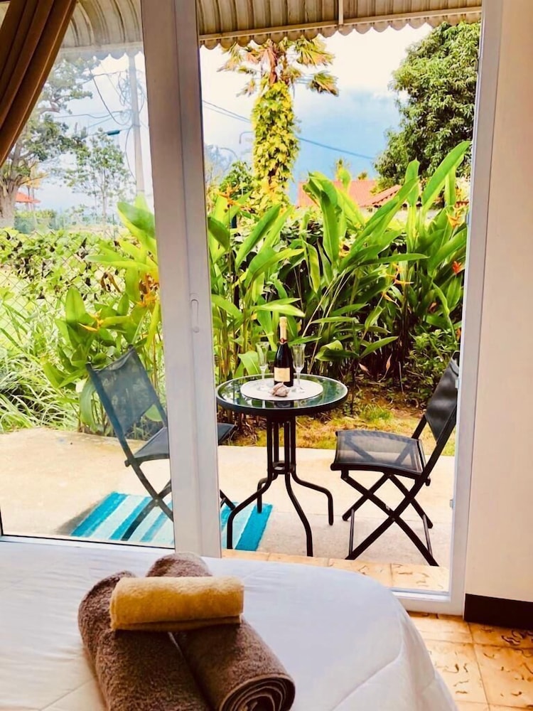 La Perla de Farallon Bed and Breakfast