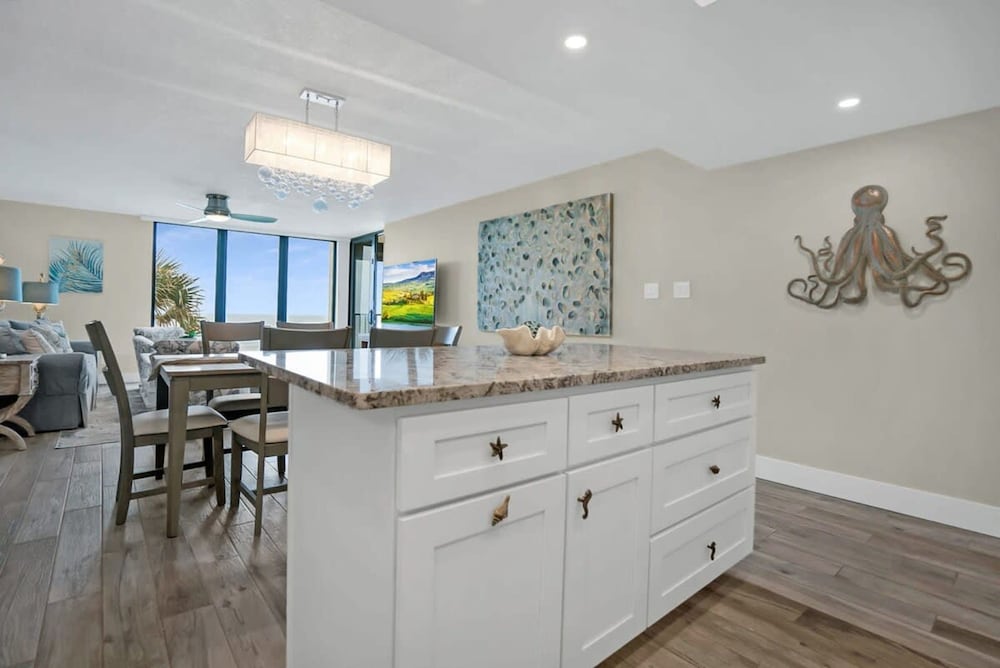 Oceanfront Pool Beach Gear Tennis Smart TVs