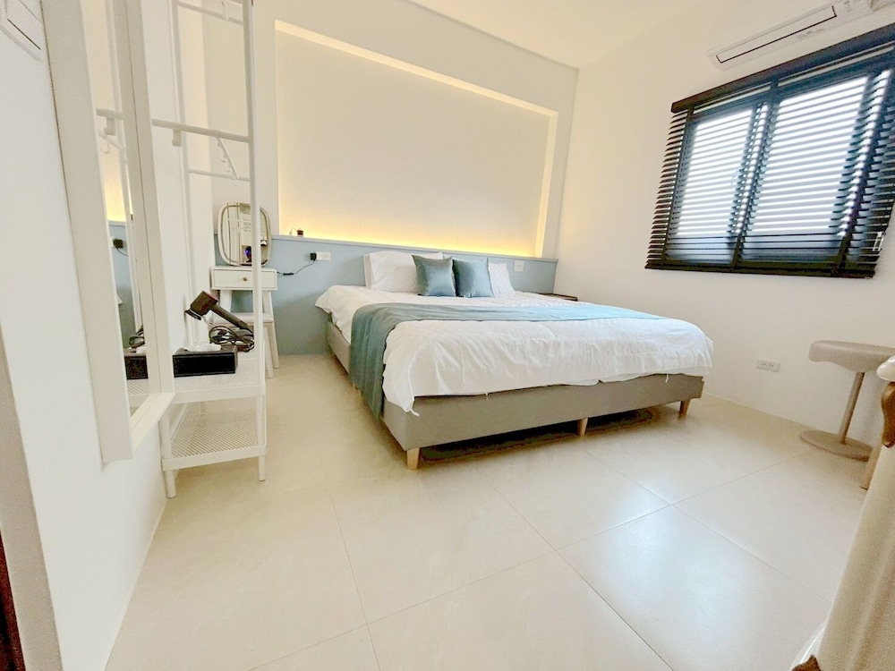 Mooon House