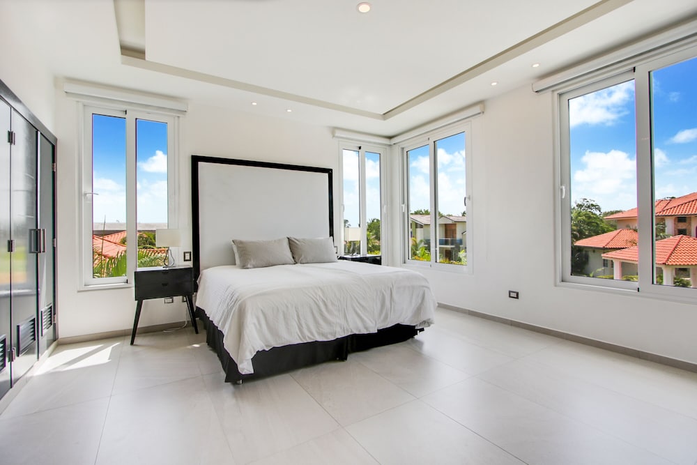 Ultra Modern Villa with Chef & Maid
