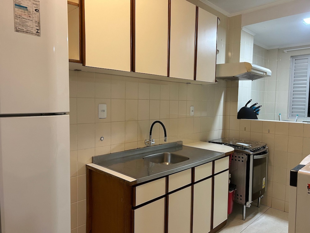 2 Bdrm apt 250m From the Beach in Center Sdc0601