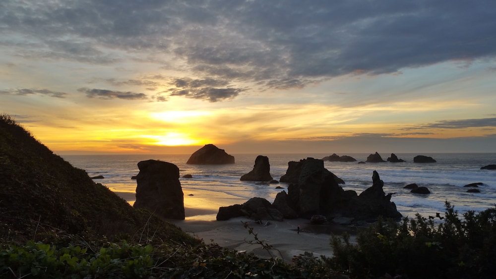 Sunset Oceanfront Lodging