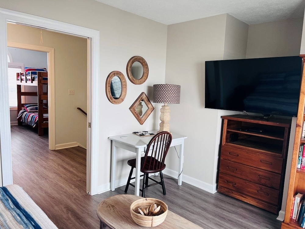Sunny Times 4 Bedroom Home by RedAwning