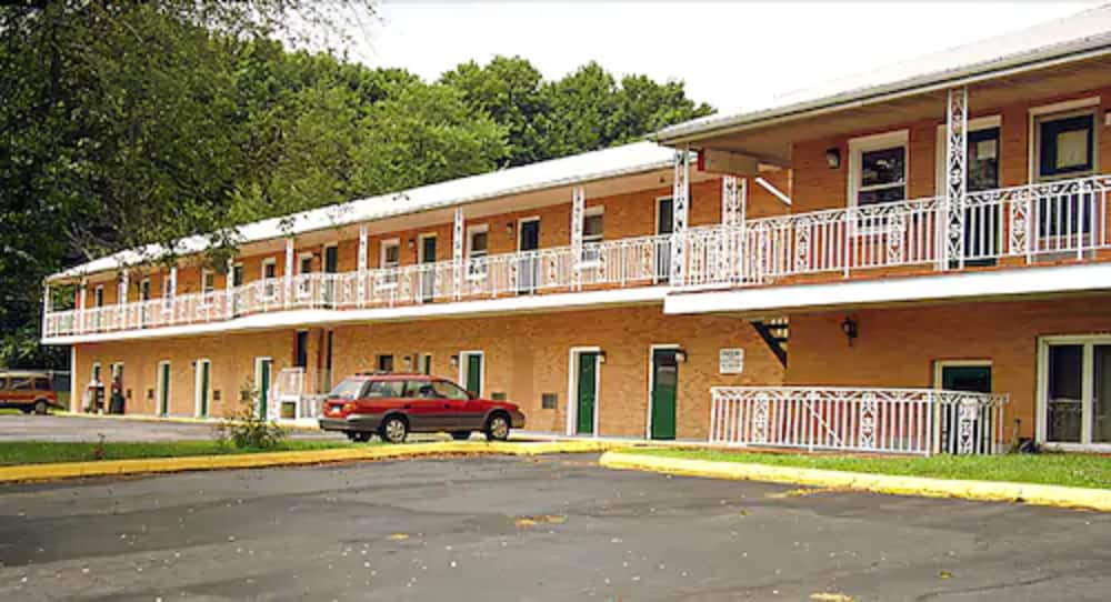Wesley Inn & Suites, photo 8