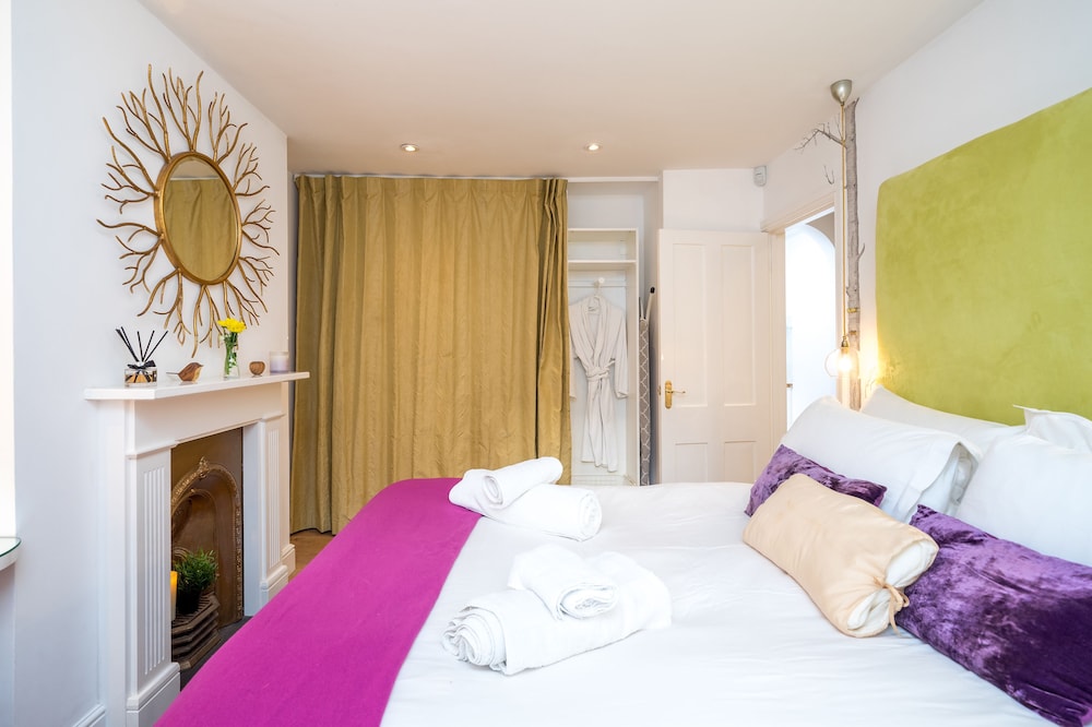 JOIVY Colorful Apt W/Garden, In Shepherds Bush