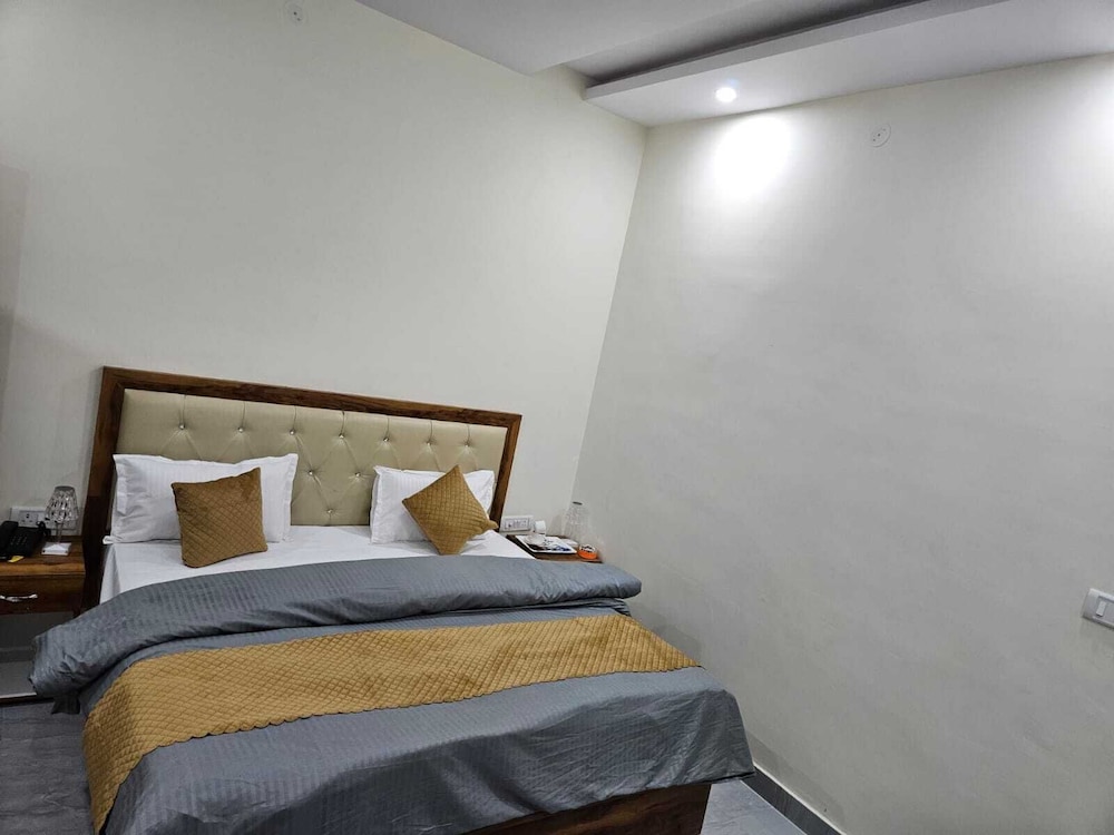 Comfy Stay Hotels