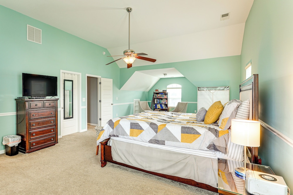 Spacious Family Home w/ Patio in Graniteville!