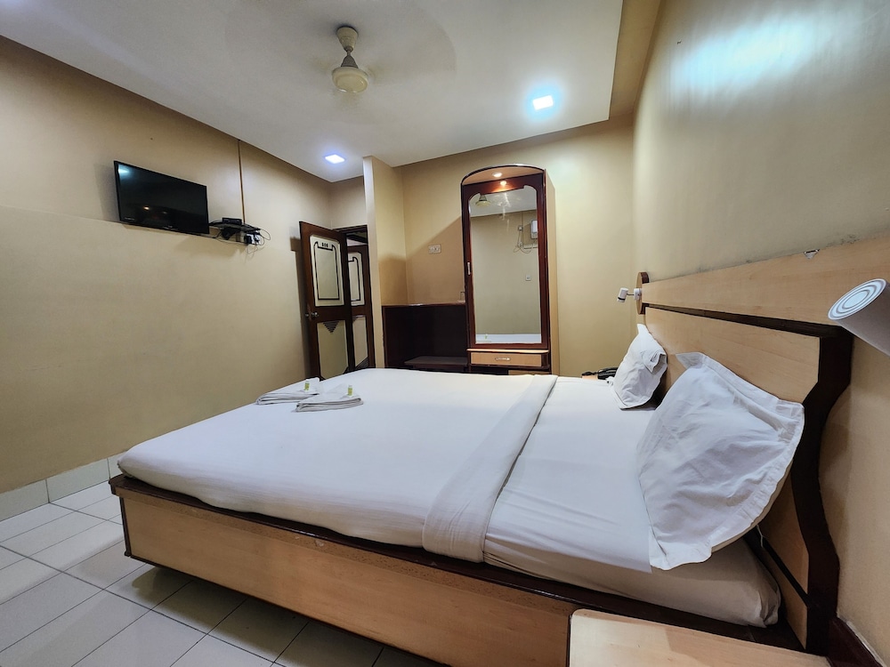 Hotel Pushpak International