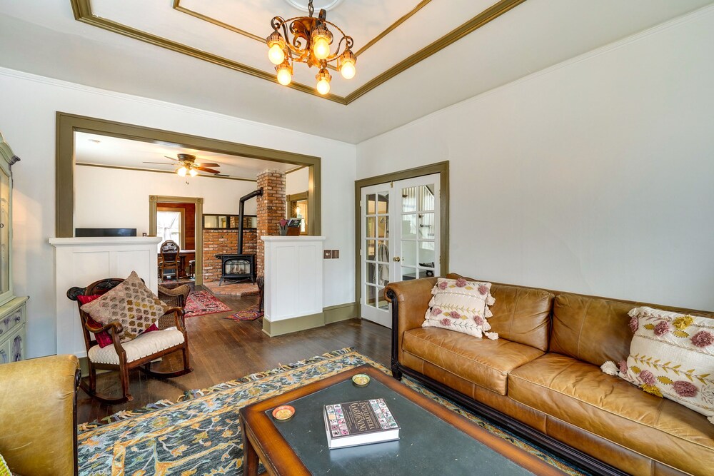 Charming La Conner Vacation Home w/ Fireplace! view 4