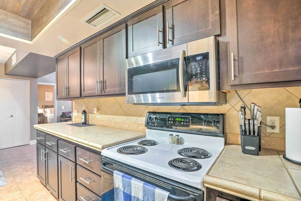 Peoria Oasis w/ Resort Amenities, 2 Mi to Downtown