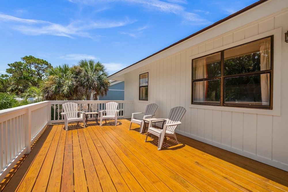 Coastal Charm With Canal Views - 419 Tarpon Blvd, Fripp Island