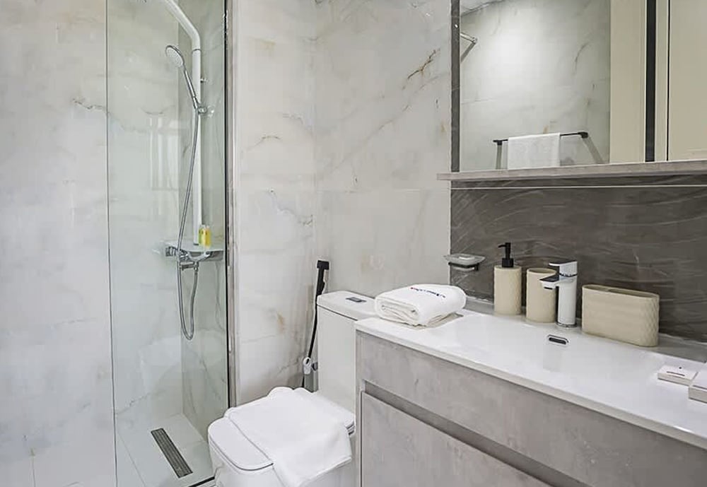 Homesgetaway -spacious 1BR Apt in Pearlz by Danube