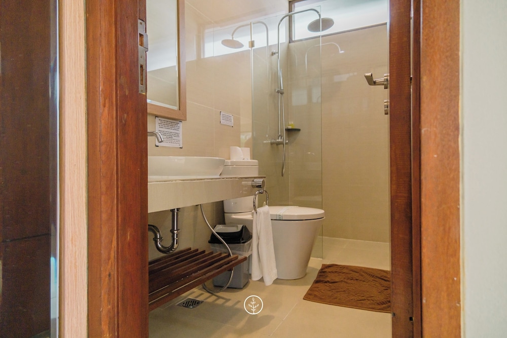Mentari Hill View 8 BR heated pool and movie room