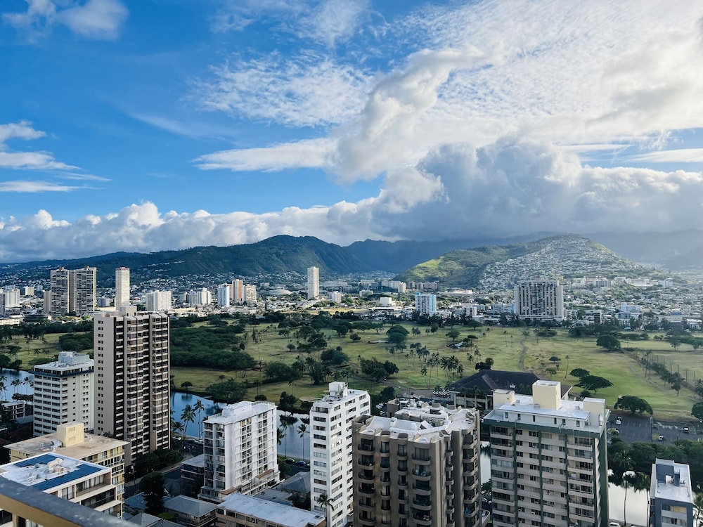 Waikiki Banyan-Free Parking-Free WI-FI: other photo