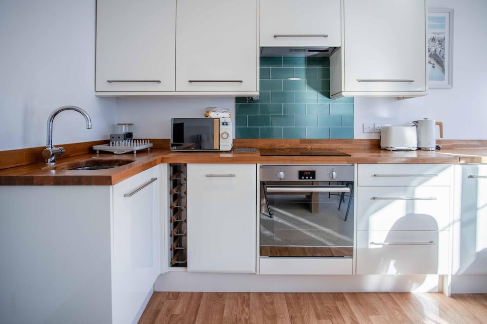 The Nook North Beach - 1 Bedroom Apartment - Tenby