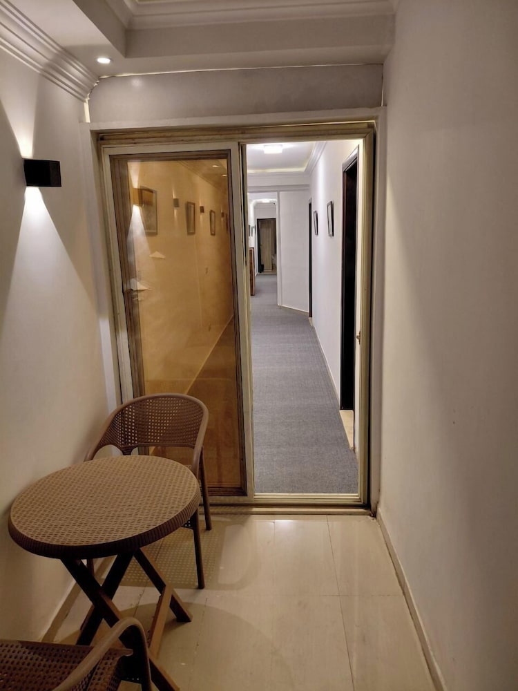 Pearl pyramids Inn
