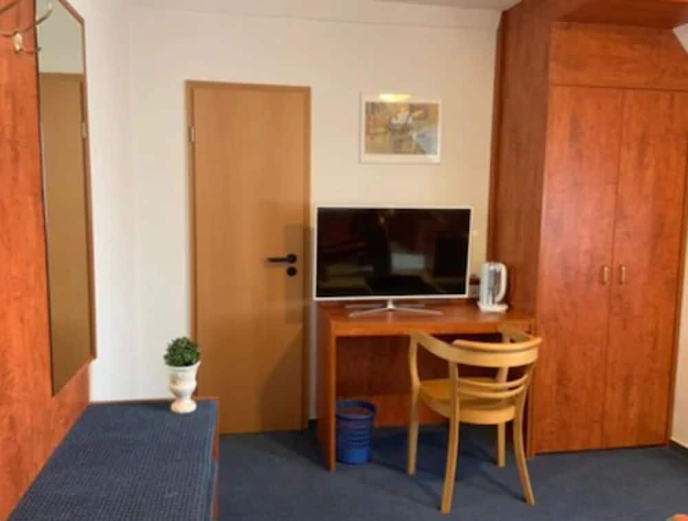 Pension A44 view 4