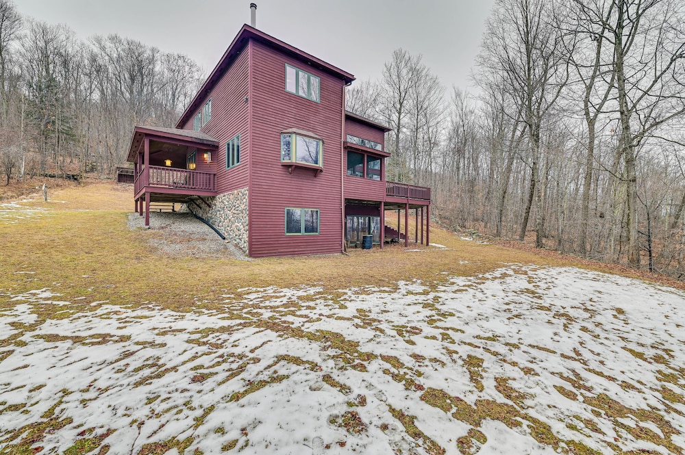 Secluded Adirondack Cabin ~ 5 Mi to Sacandaga Lake view 4