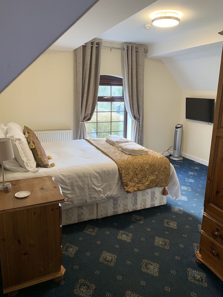 Sutton Coldfield Vacations - The Dog  Doublet Inn - Property Image 1