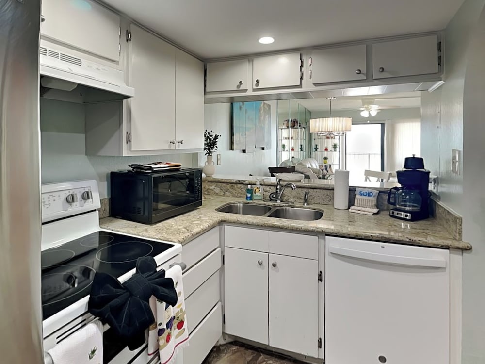 Sunny Sands by Ryson Vacation Rentals