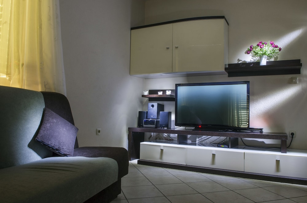 Modern XXL Villa view 4